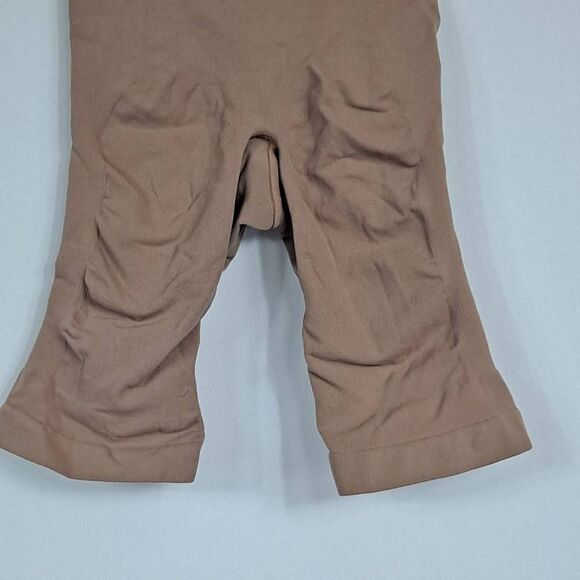 Skims Sculpting shapewear bottom Nwot - Picture 3 of 8